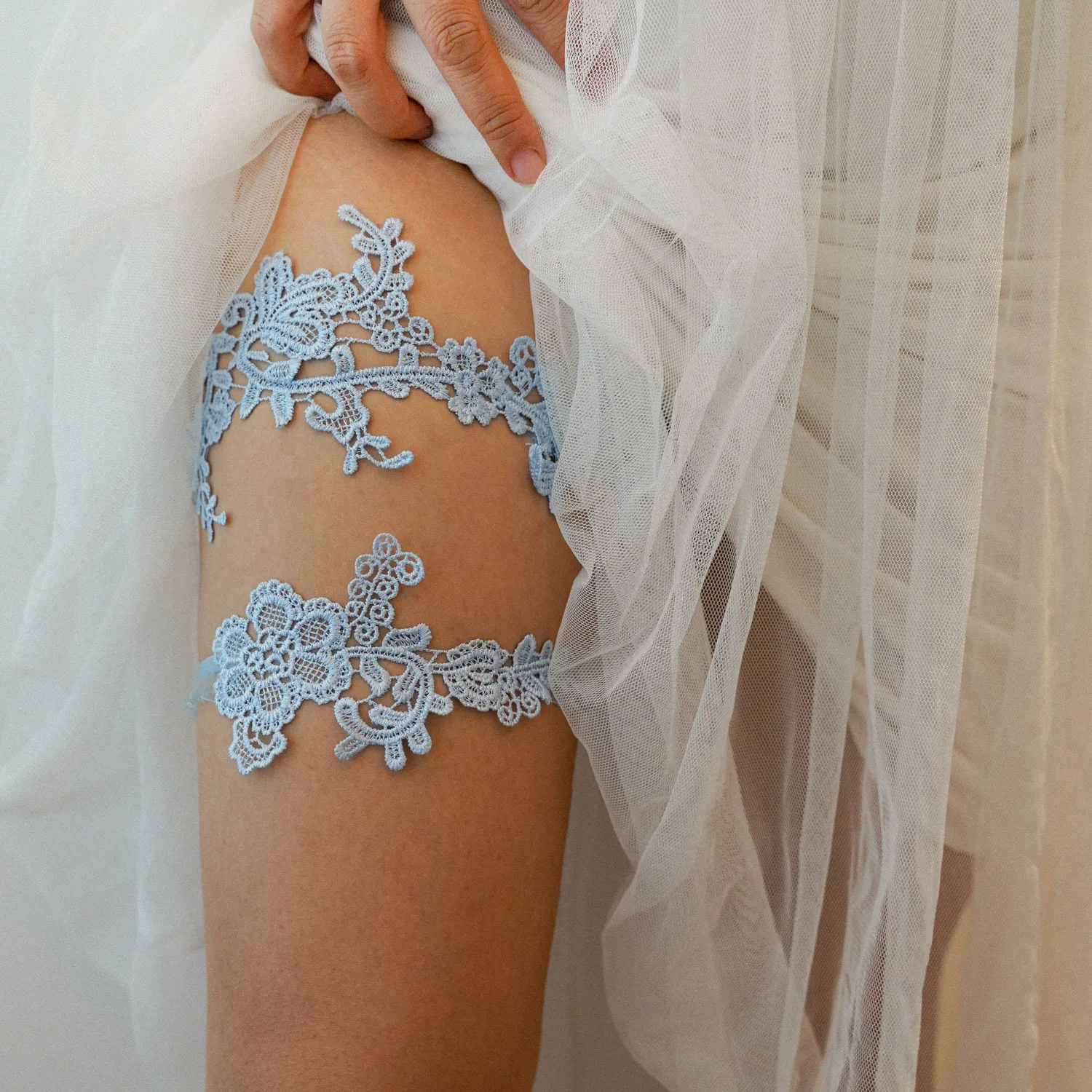 Garter Belt Set - スカイブルーのウェディングガーターセット レースアップリケ ブライダルガーターベルト 伸縮性のある花柄ガーター 花嫁用 2023
